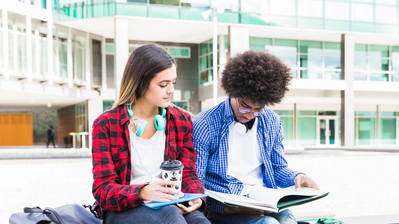 Pourquoi étudier à l'université après le bac ?